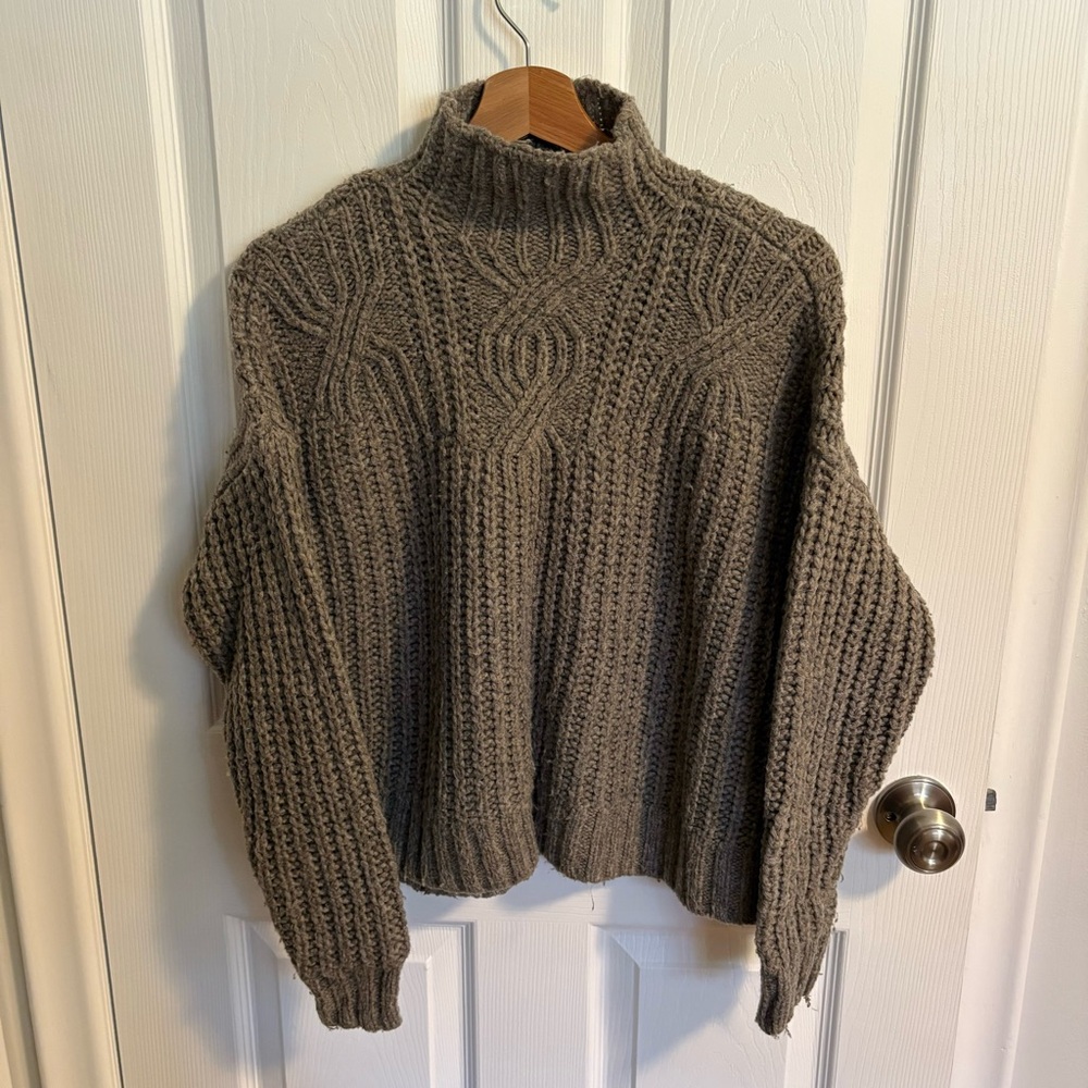 American Eagle Mockneck Sweater Size Small